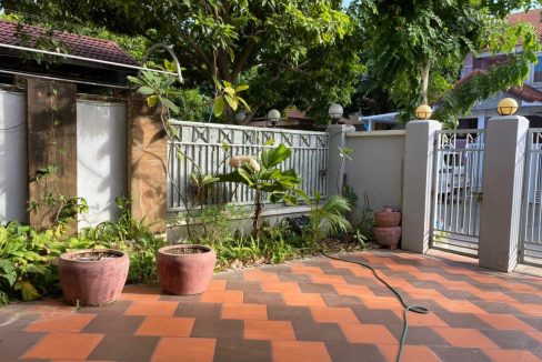 3 Bedrooms Villa for Rent in Bassac Garden, Tonle Bassac Area (1)