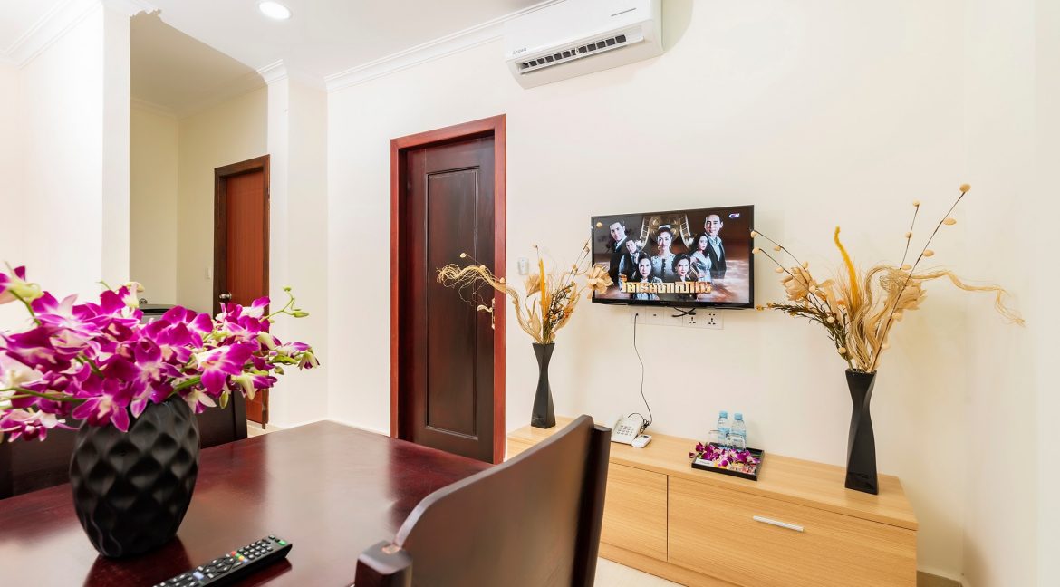 Comfortable 2 Bedroom Apartment for Rent in Toul Tom Pong I Area (7)