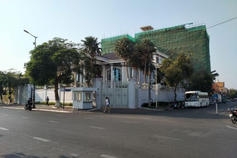 Corner Commercial 7 Bedroom Villa for Rent Near Independence Monument (1)