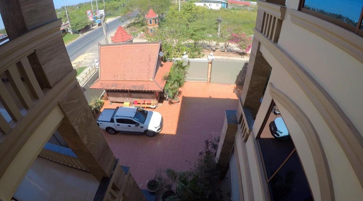 Corner Villa for Sale in Preak Ang (6)