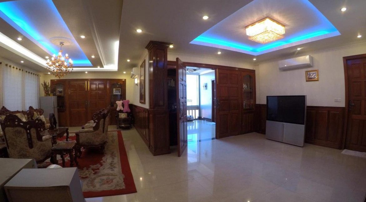 Corner Villa for Sale in Preak Ang (7)