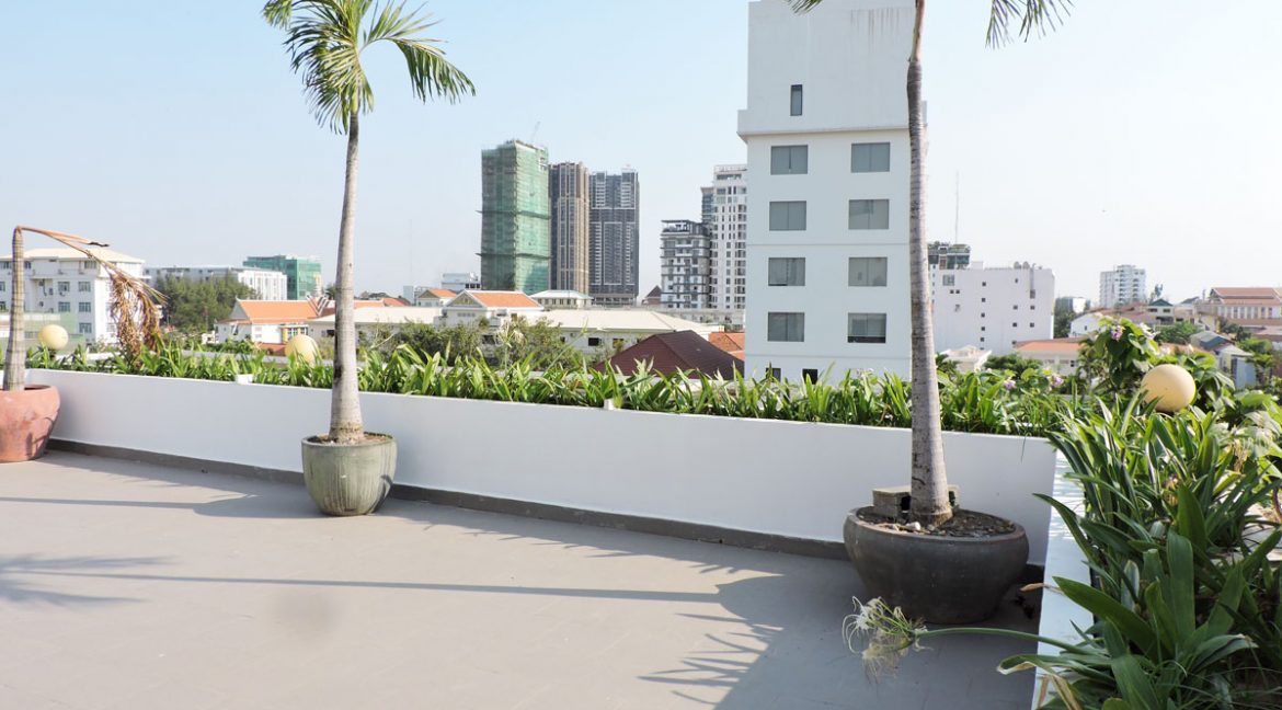 Six Bedrooms Building for Rent in Tonle Bassac Near BKK1 Market (18)