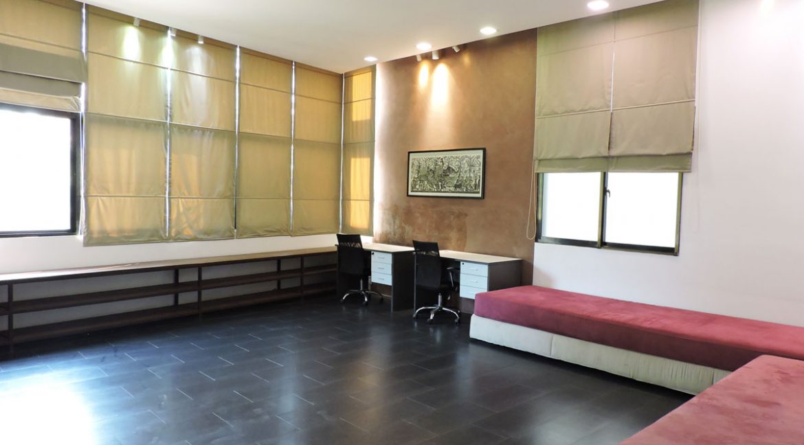 Six Bedrooms Building for Rent in Tonle Bassac Near BKK1 Market (7)