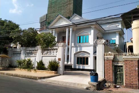 Six Bedrooms Villa in the Residential Area for rent in Toul Kork