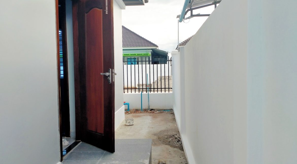 Brand New 3 Bedrooms Villa for Sale in Battambang (16)