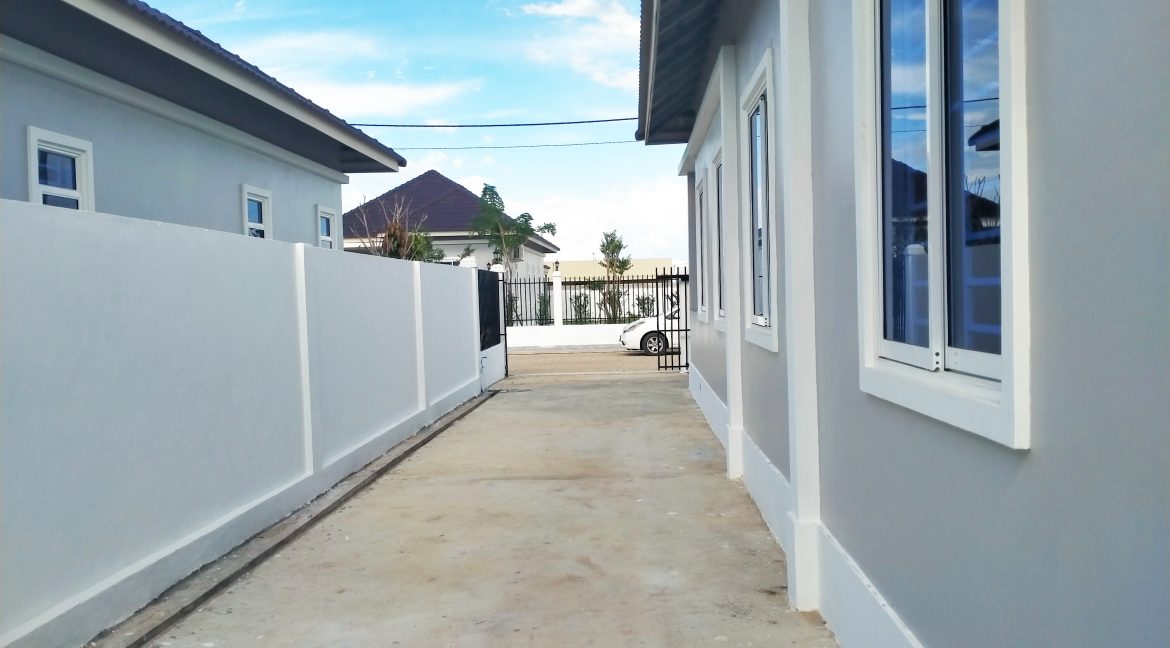 Brand New 3 Bedrooms Villa for Sale in Battambang (17)