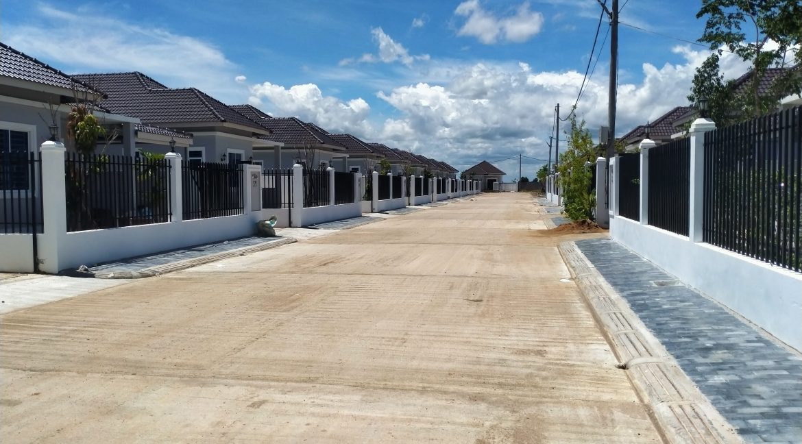 Brand New 3 Bedrooms Villa for Sale in Battambang (4)