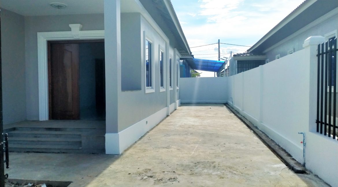 Brand New 3 Bedrooms Villa for Sale in Battambang (5)