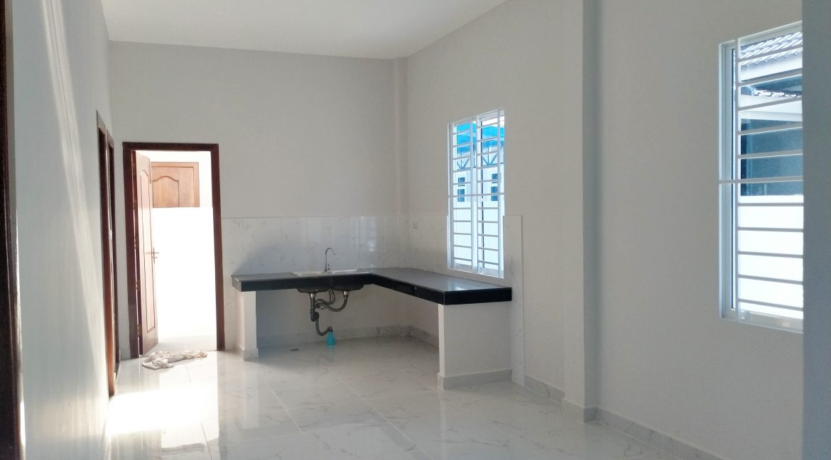 Brand New 3 Bedrooms Villa for Sale in Battambang (8)