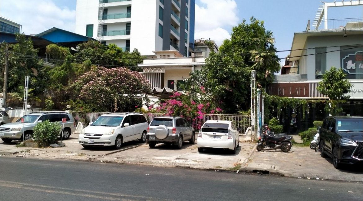 Commercial Villa for Rent in Daun Penh Near Phnom Penh Tower (3)