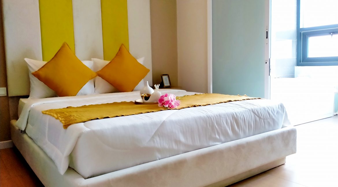 Three Bedrooms Luxury Condo for Sale in Tonle Bassac (10)