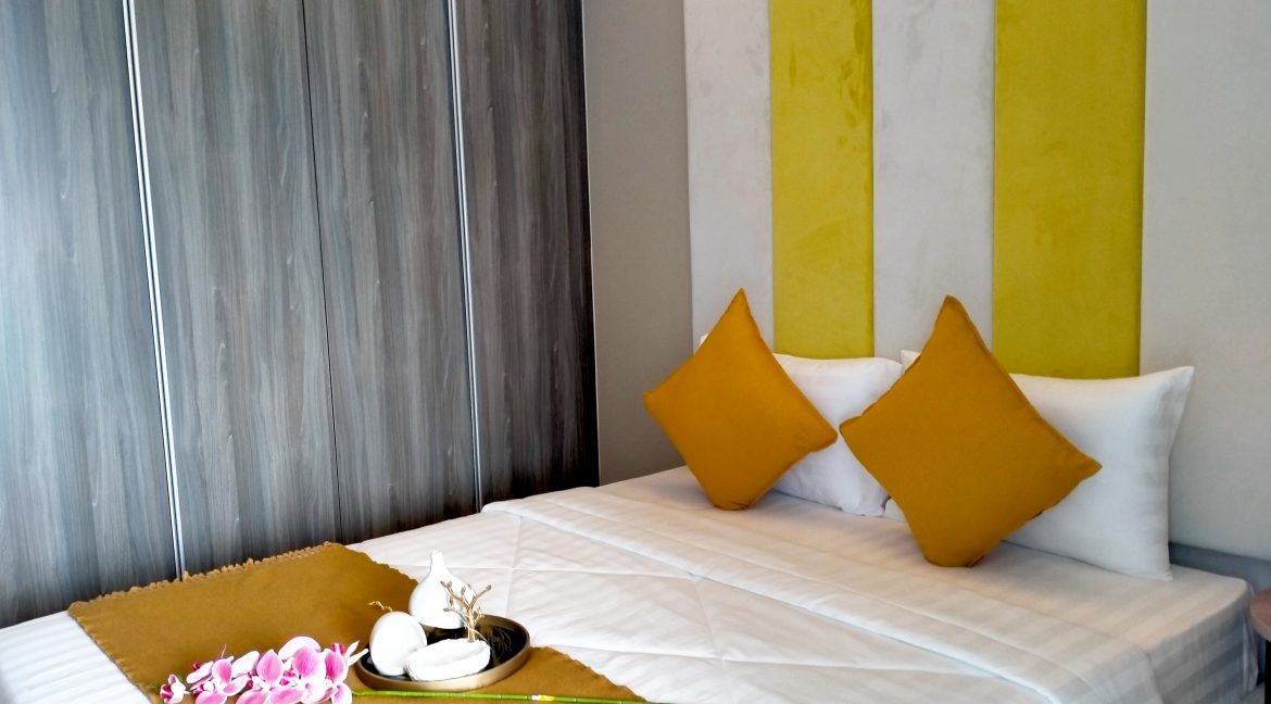 Three Bedrooms Luxury Condo for Sale in Tonle Bassac (11)