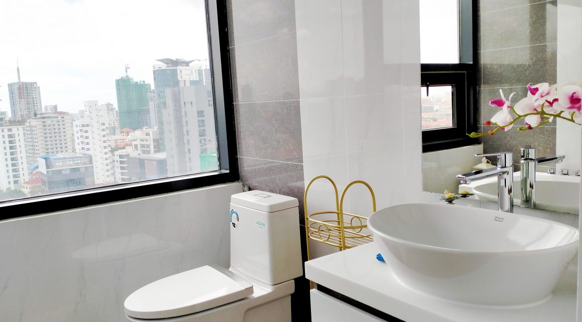 Three Bedrooms Luxury Condo for Sale in Tonle Bassac (12)