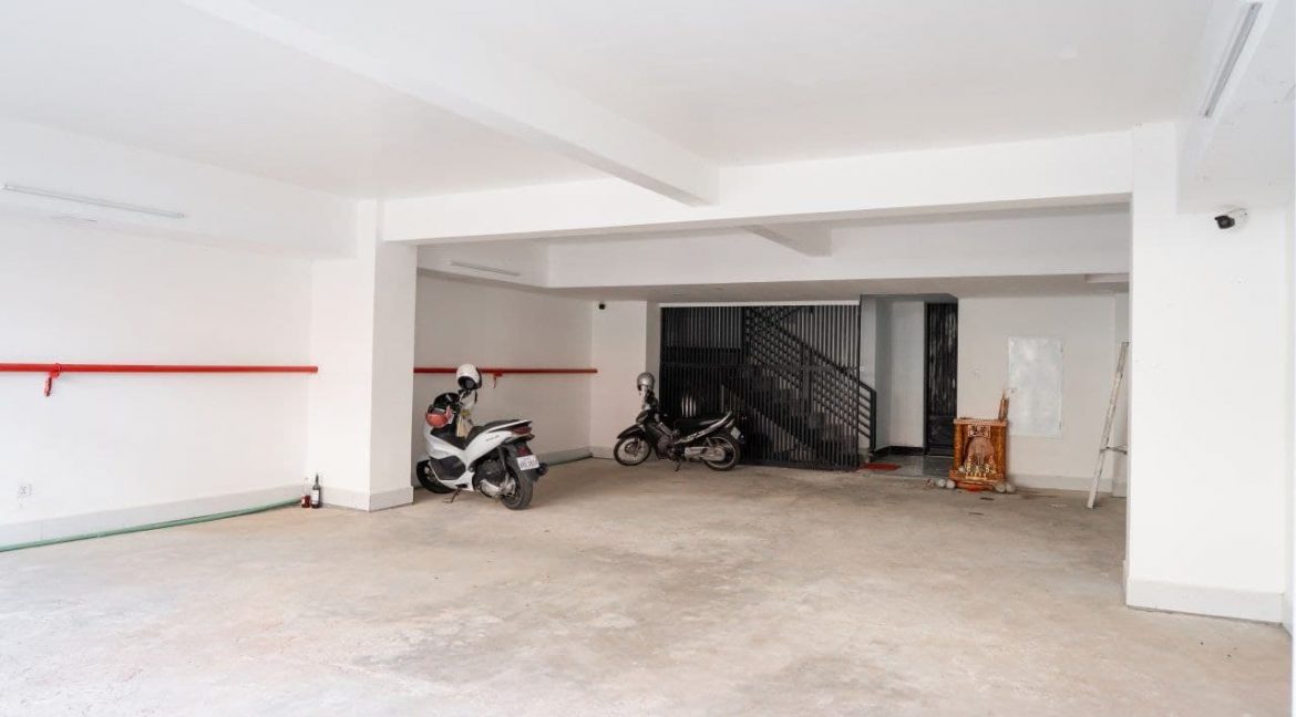 A Huge Whole Building for rent in Boeung Salang Area (2)