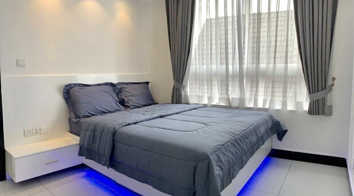 2 Bedrooms Service Apartment with fully furnished free access to gym, steam, sauna and pool in BKK3 (1)