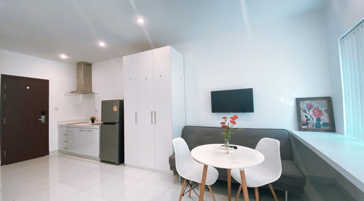 Best Location Service Studio Apartment for rent in BKK is available now (3)