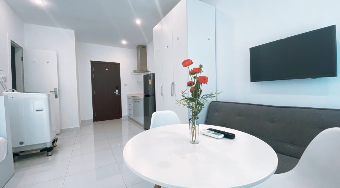 Best Location Service Studio Apartment for rent in BKK is available now (4)