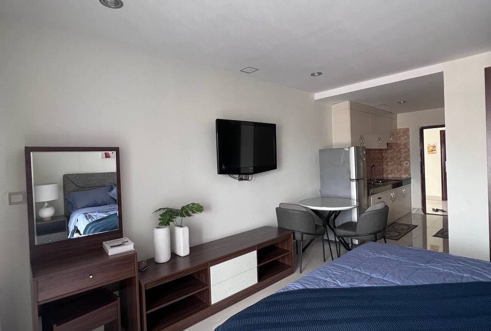 Good Living Studio Condominium for rent in Tuol Kork is available now (4)