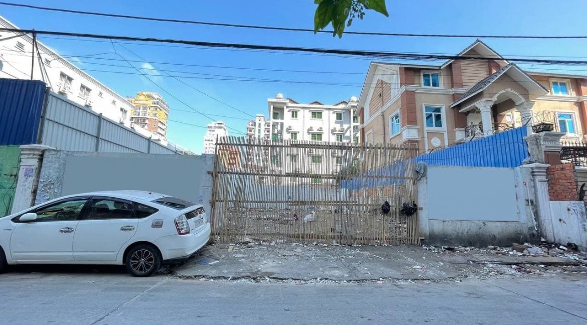 Good Location and Spacious Land for Rent near Russian Market (1)