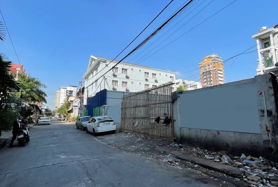 Good Location and Spacious Land for Rent near Russian Market (3)