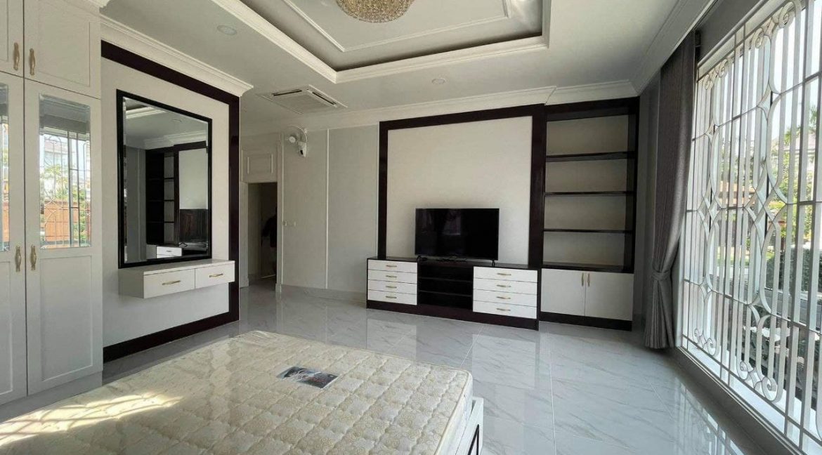 King A Corner Villa For Sale In Borey Peng Huoth Boeng Snor (5)