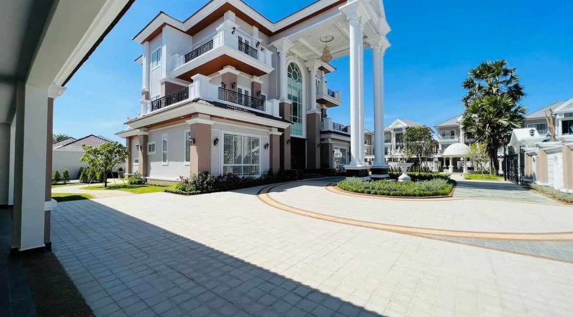 King A Villa For Sale In Borey Peng Huoth Boeng Snor Eco Melody (2)