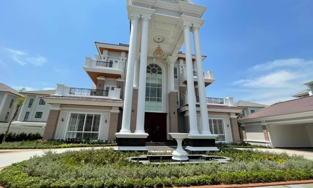 Luxury KIng A Villa For Sale In Borey Peng Huoth Boeng Snor Eco Melody (2)