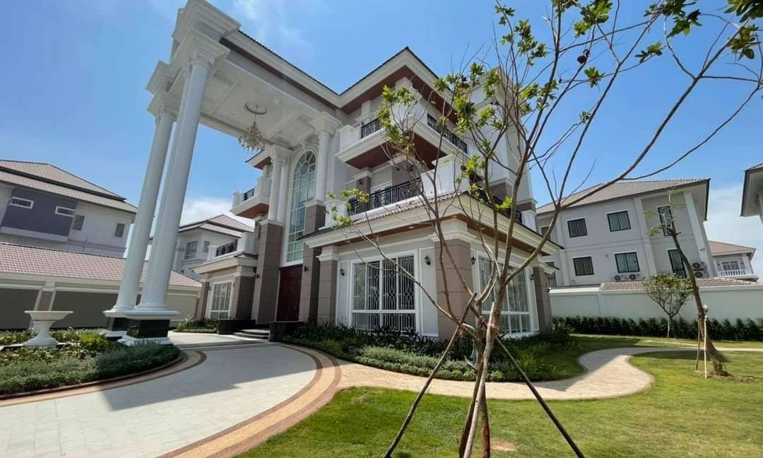 Luxury KIng A Villa For Sale In Borey Peng Huoth Boeng Snor Eco Melody (3)