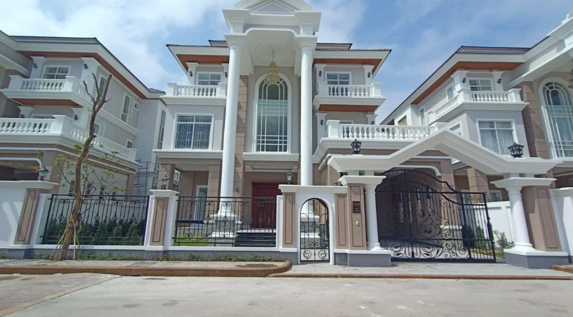 Luxury Queen Villa For Sale In Borey Peng Huoth Boeng The Star Diamonds (2)