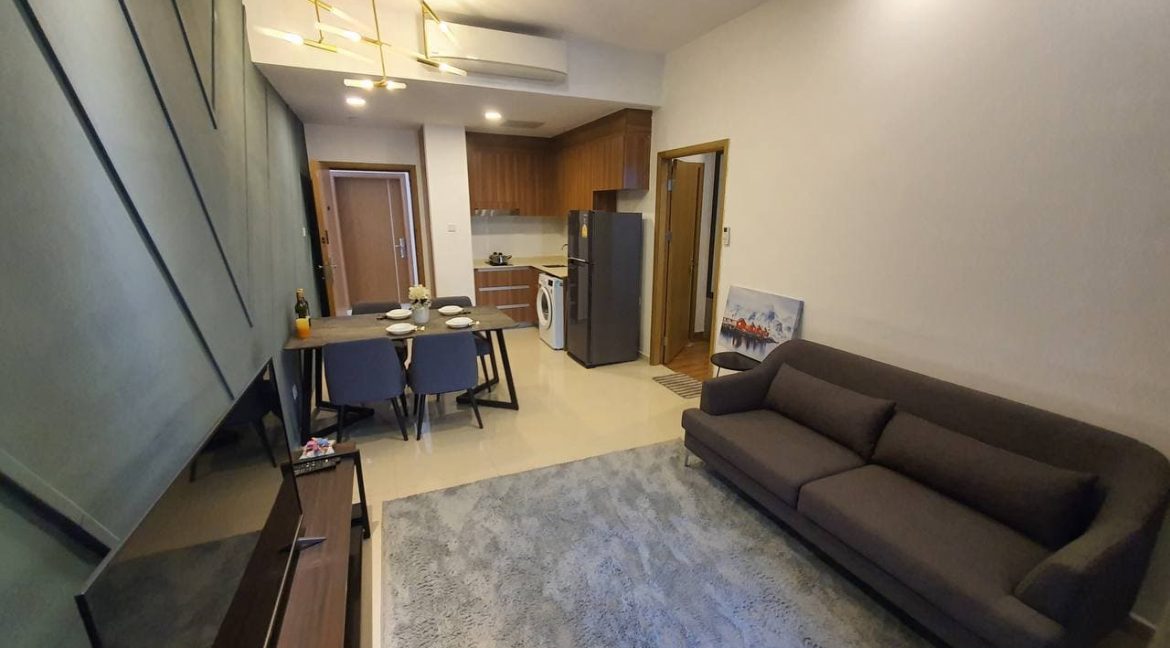 Modern Style 1 Bedroom Condominium with private balcony access with gym and swimming pool (7)