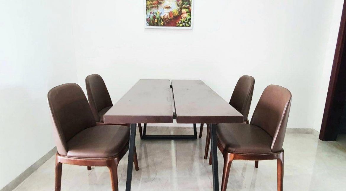 Service Studio Apartment with balcony for rent in Daun Penh is free booking now (3)