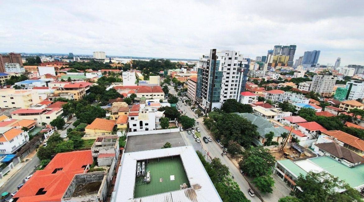 Service Studio Apartment with balcony for rent in Daun Penh is free booking now (5)