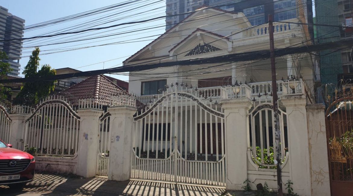 Spacious House with Good Location for rent in BKK (2)