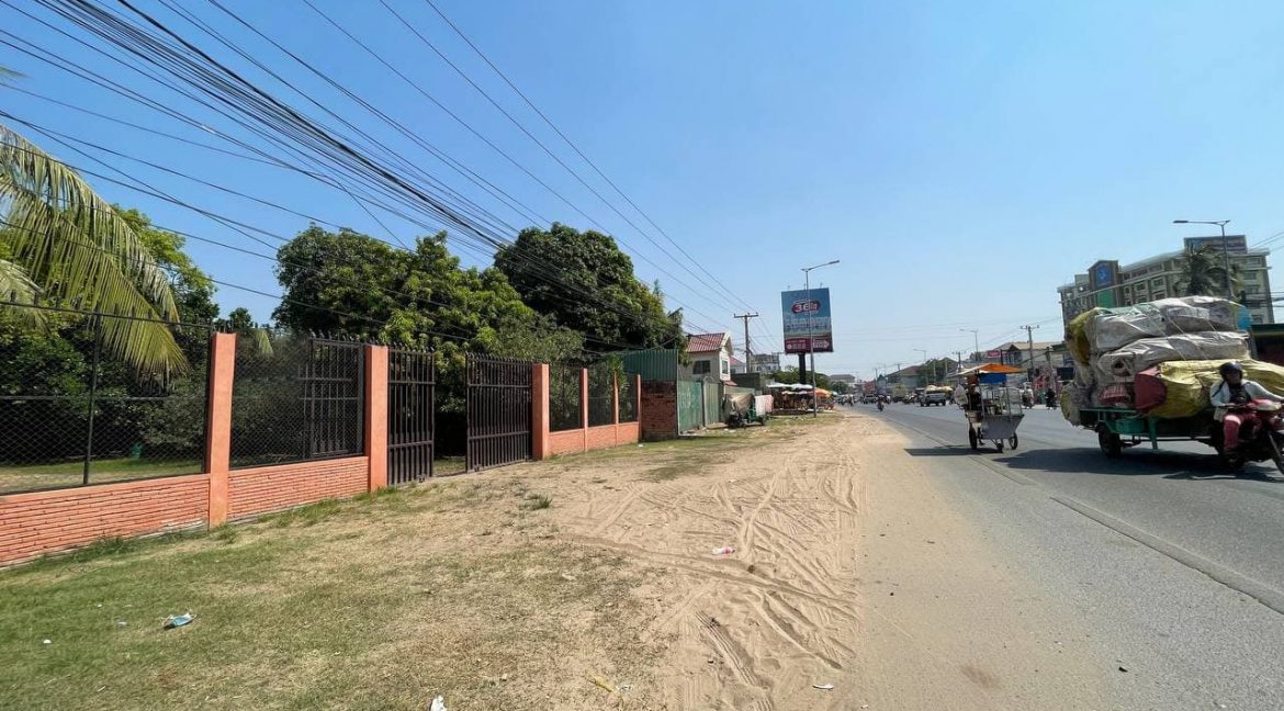 Spacious Land for sale along the National Road 1 in Prek Ek (4)