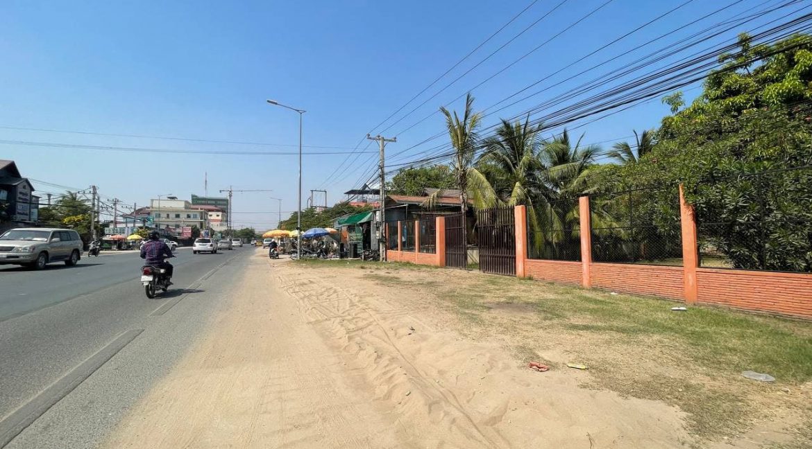 Spacious Land for sale along the National Road 1 in Prek Ek (7)