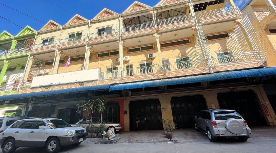 Spacious Shophouse with Good Location for rent in Tuol Kork (2)