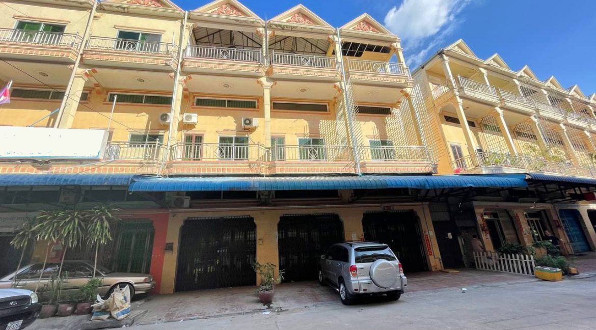 Spacious Shophouse with Good Location for rent in Tuol Kork (3)