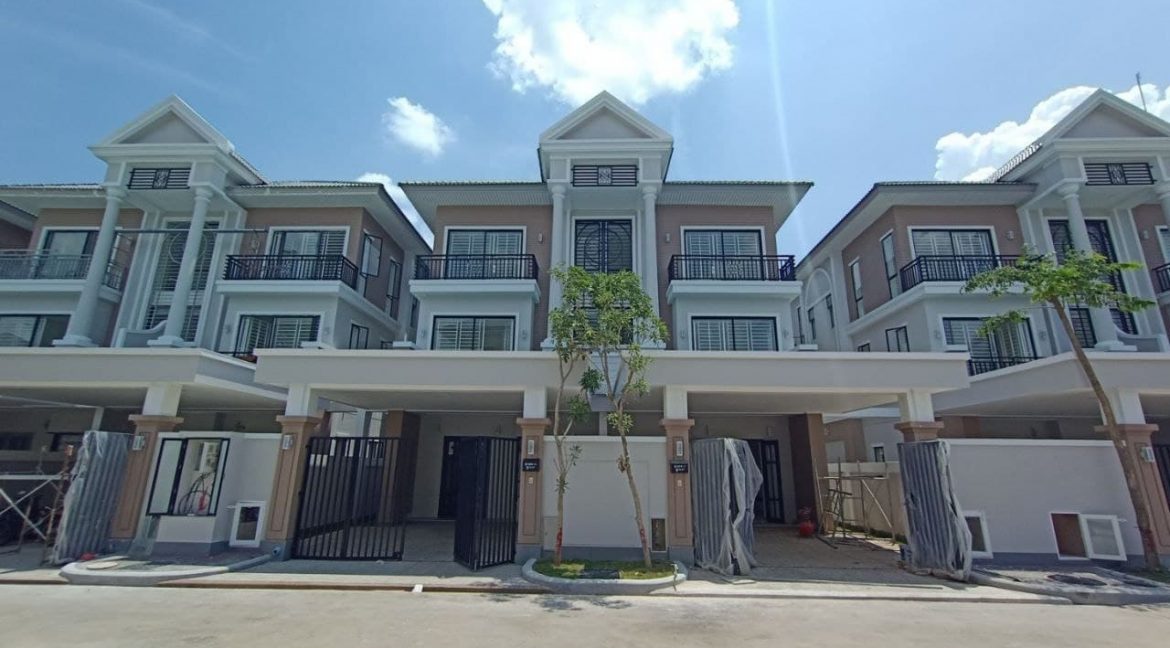 Twin Villa For Sale In Borey Peng Huoth Boeng Snor The Uro Vill (1)