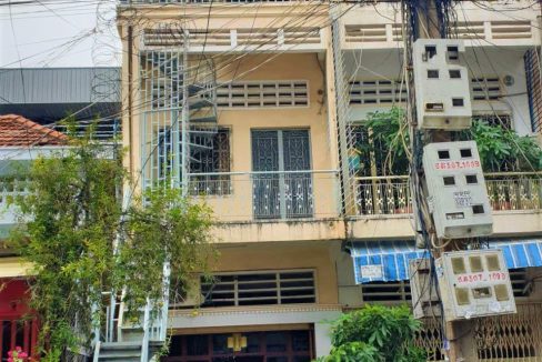 Urgent Shophouse for rent in BKK is available now (1)