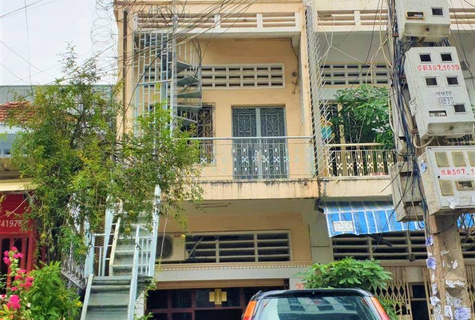 Urgent Shophouse for rent in BKK is available now (3)