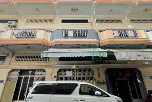 Wide House for Rent at Toul Tom Poung Area (1)