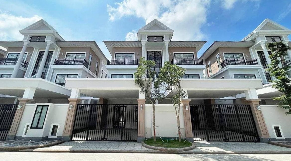 Beautifully Twin A Villa For Sale In Borey Peng Huoth St 50M (2)