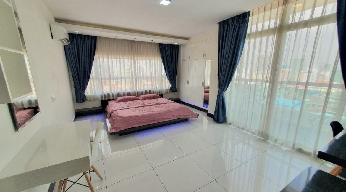 Good Location 3 Bedrooms Condominium for rent access to gym, Steam sauna and pool (1)