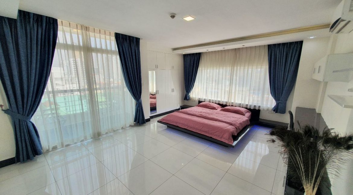 Good Location 3 Bedrooms Condominium for rent access to gym, Steam sauna and pool (3)