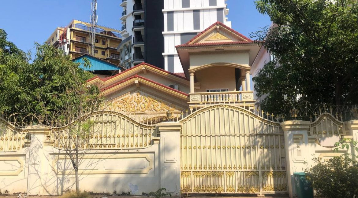 Good Location House For Rent in Phnom Penh City Near IFL University (1)