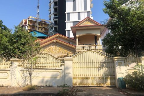 Good Location House For Rent in Phnom Penh City Near IFL University (1)