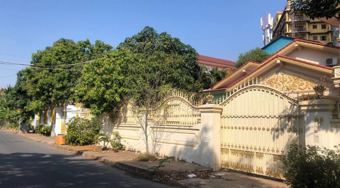 Good Location House For Rent in Phnom Penh City Near IFL University (2)