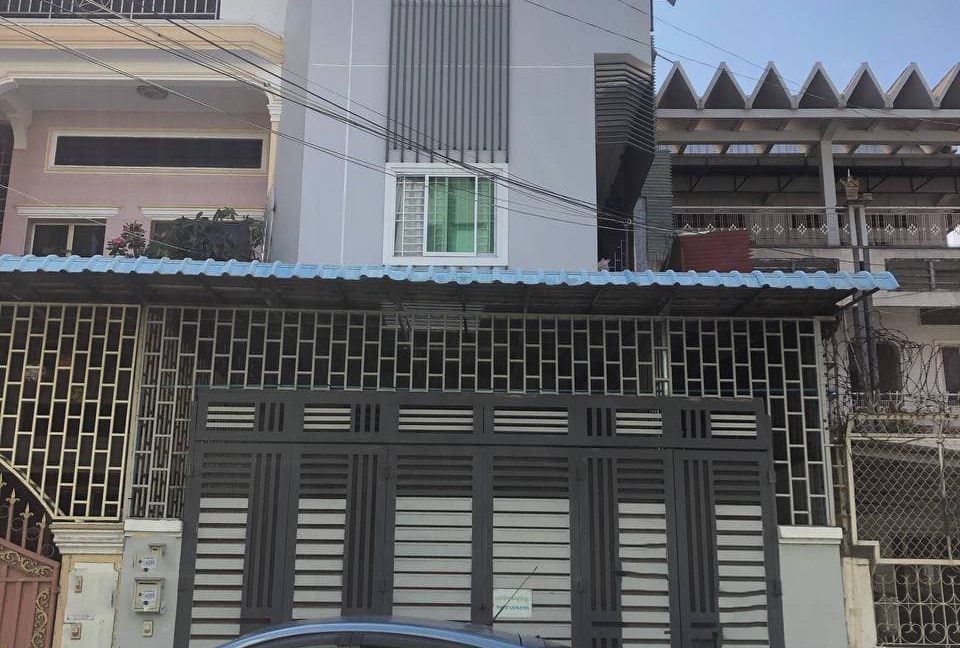 Ground floor House For Rent in Phnom Penh City Near IFL University (1)