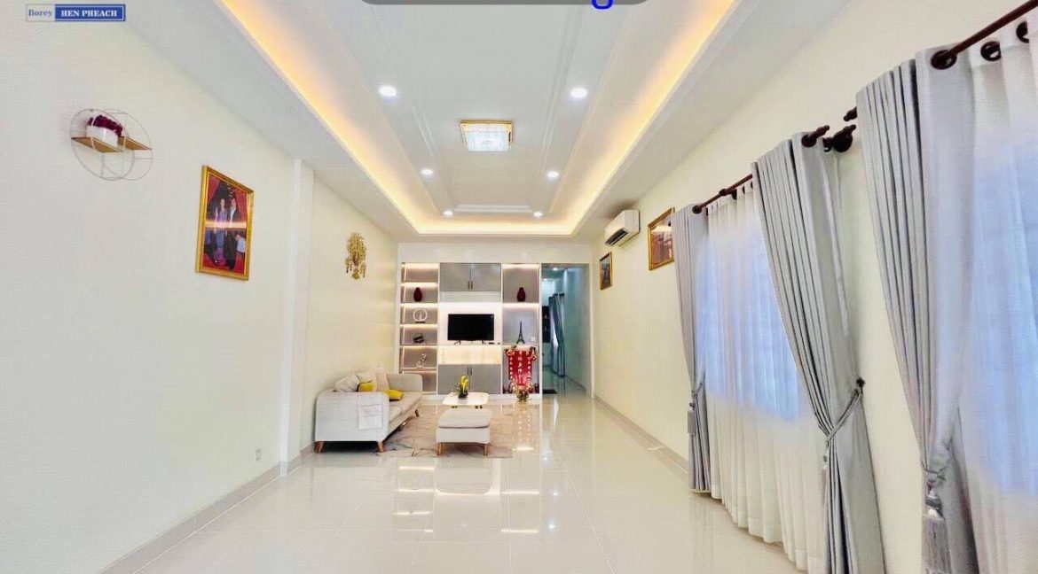 Modern Very Nice Shophouse For Sale in Dangkor (5)