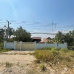 Spacious House For Sale in Good Location (1)